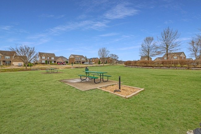 Outdoor Picnic Tables in Spence Creek, Lebanon, Tennessee